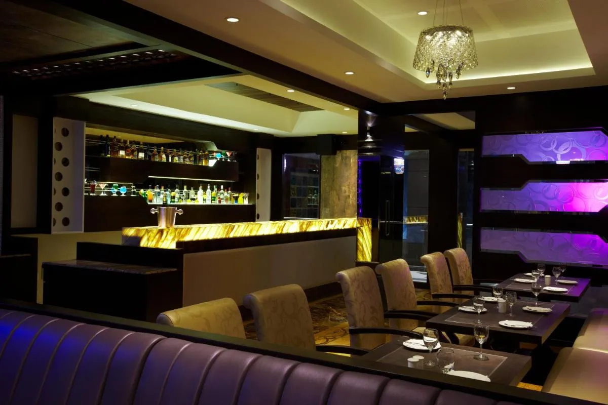 Image 2 of Club Emerald