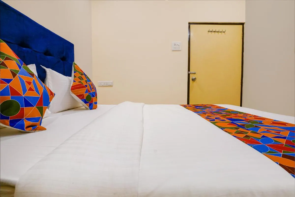 Image 3 of FabExpress Kurla Inn
