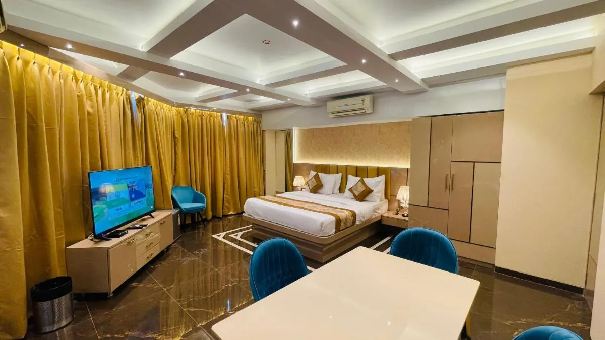 Image of Home2 Renaissance Club