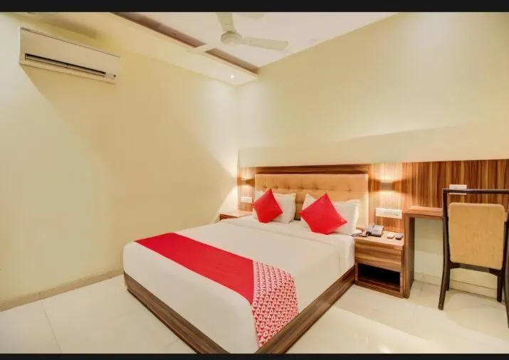 Image 5 of Hotel Emerald Near T2 International Airport Mumbai