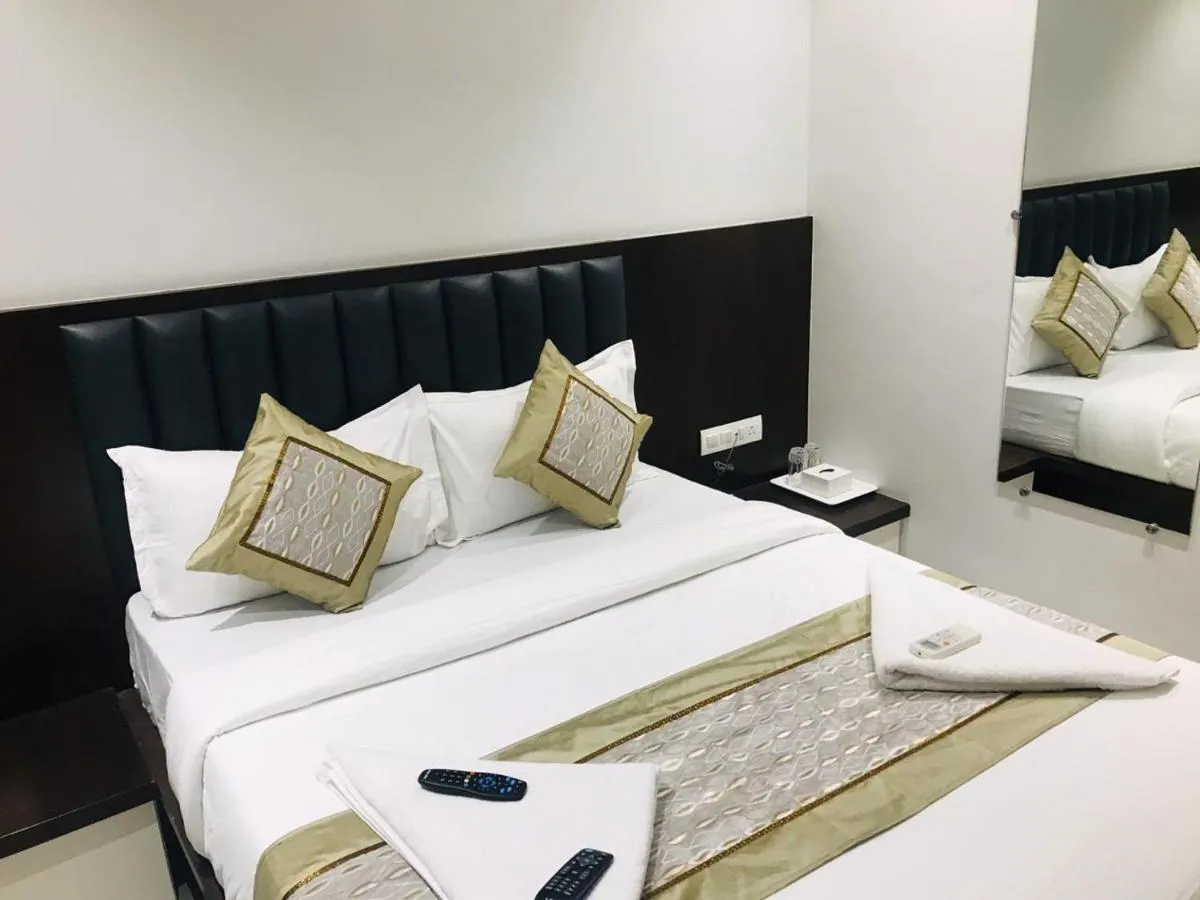 Image 1 of Hotel Flora Suites – Fort