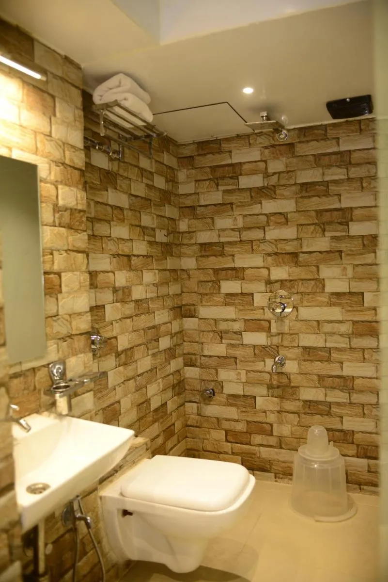Image 3 of Hotel Malad Inn opposite Malad Railway Station