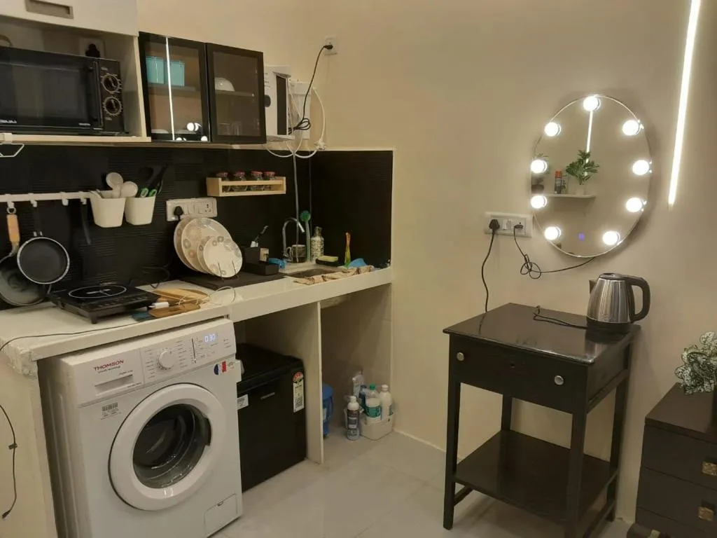 Image of Ivy Splendour Studio No A Oshiwara
