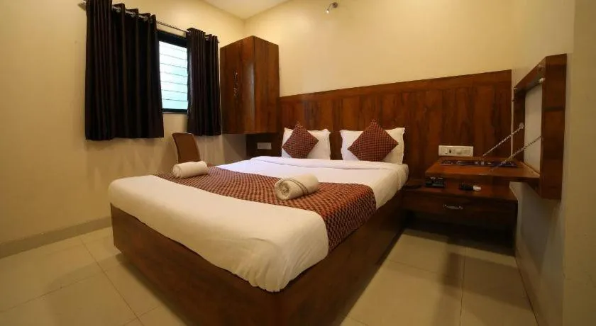 Image 5 of New Prakash International