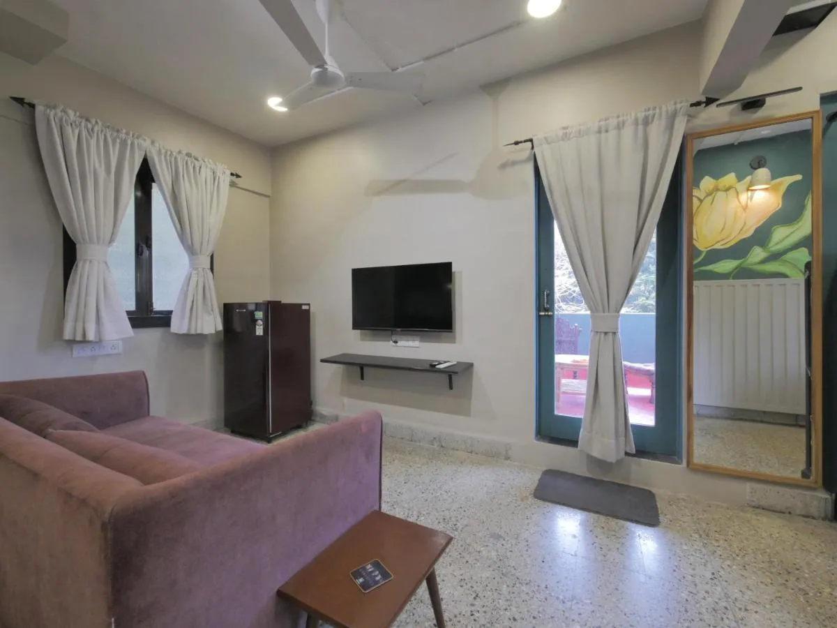 Image 4 of Queenie – Bandra west