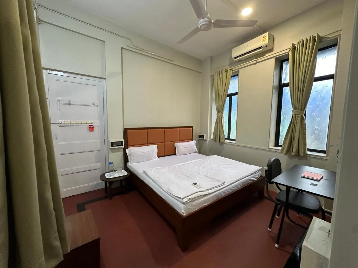 Image 1 of Spacious 2 BHK apartment with Balcony In Bandra
