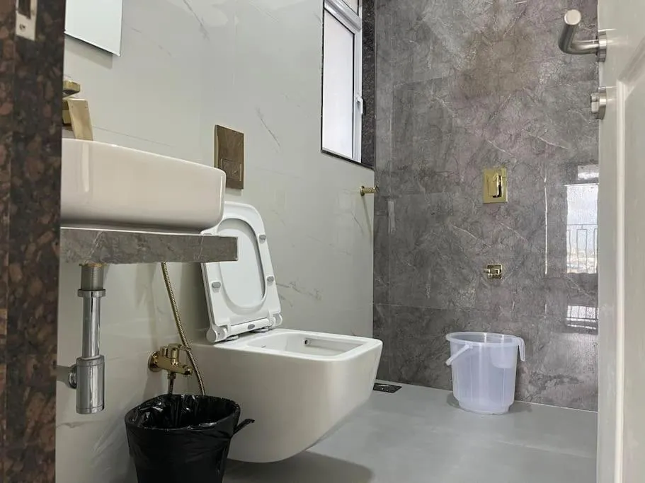 Image 2 of 3 Bhk Apartment Santacruz Mumbai 801