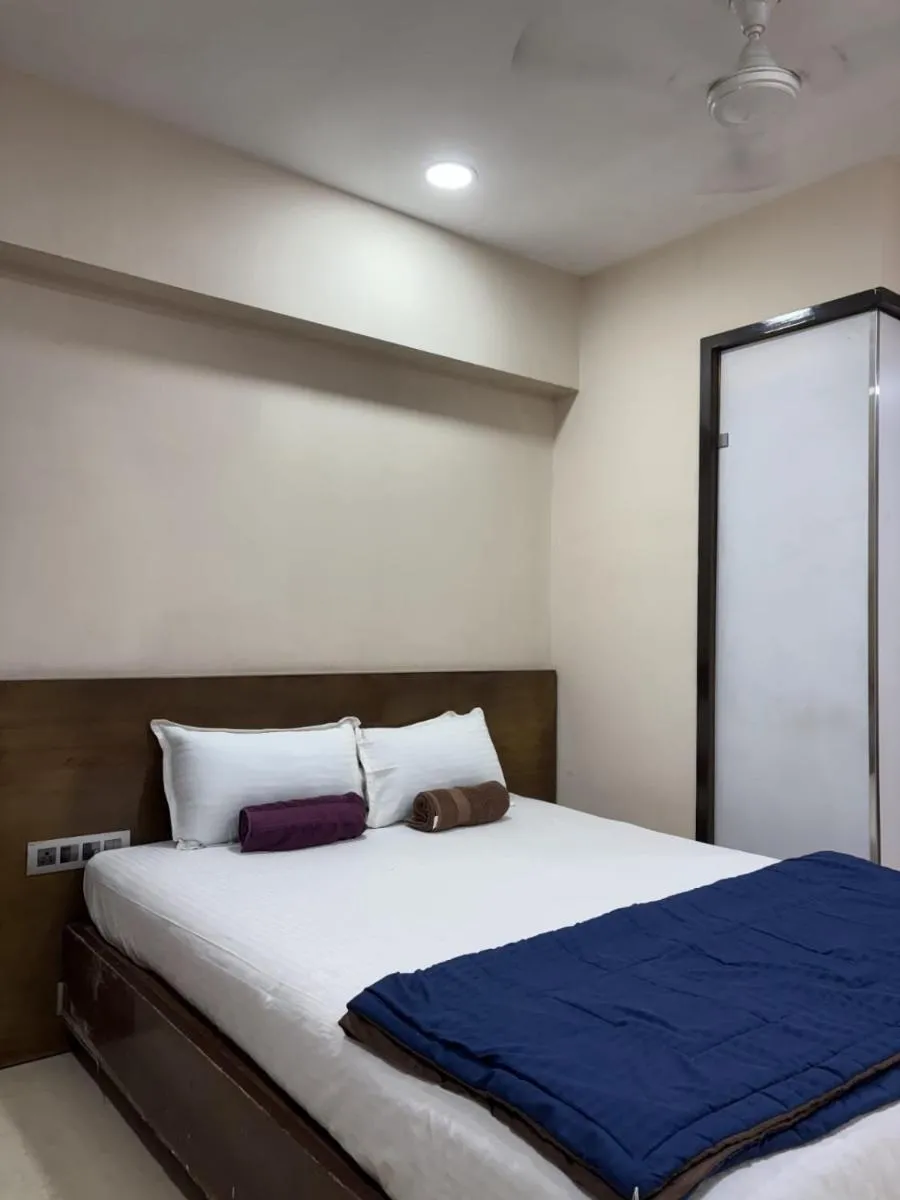 Image 1 of Cozy Rooms in Andheri near Airport