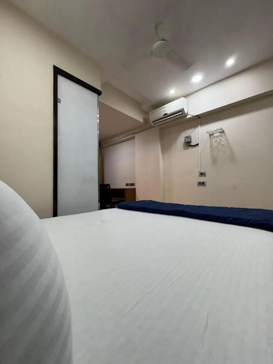 Image 5 of Cozy Rooms in Andheri near Airport
