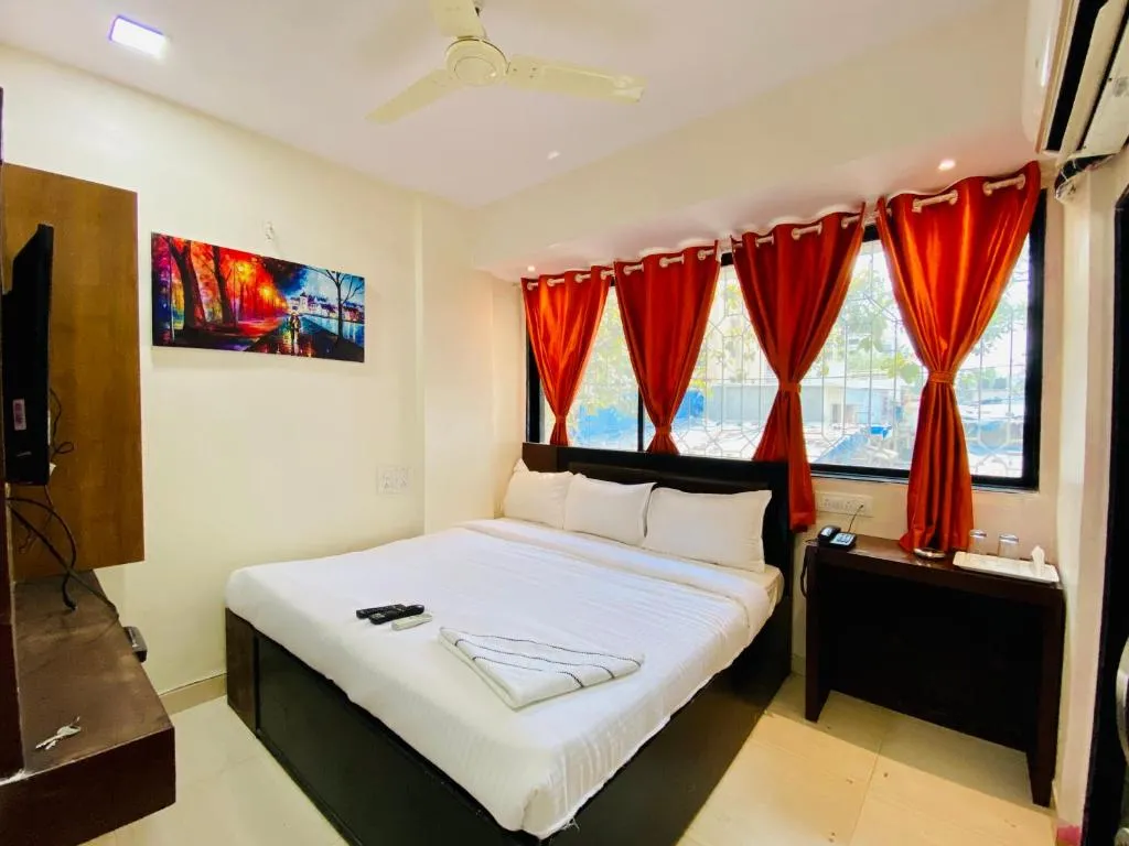 Image of Deluxe Inn – Stay Near Kokilaben Dhirubhai Ambani Hospital