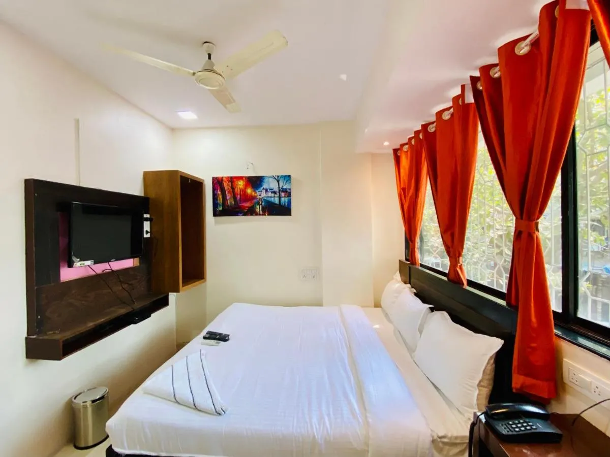 Image 3 of Deluxe Inn – Stay Near Kokilaben Dhirubhai Ambani Hospital
