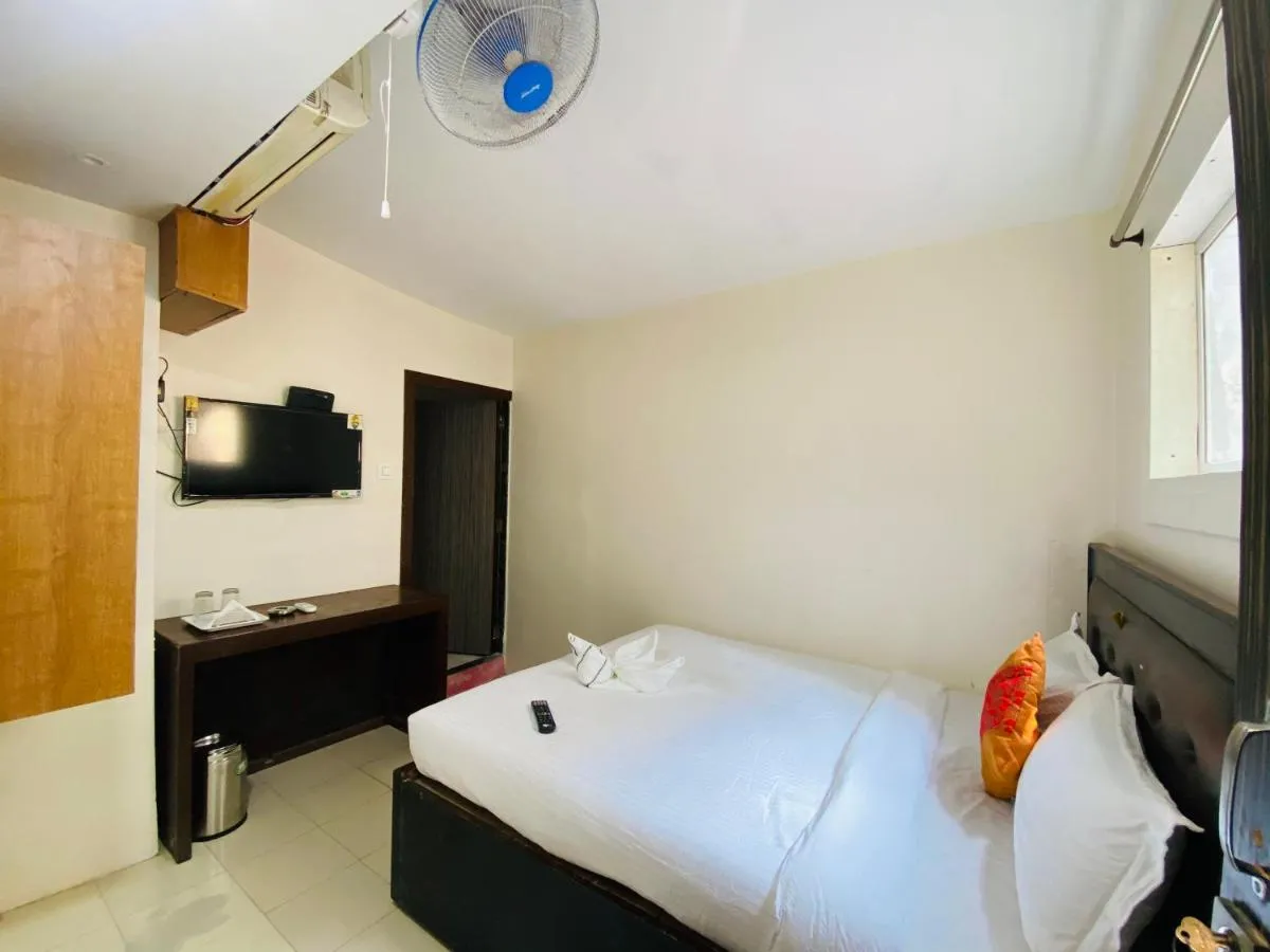 Image 4 of Deluxe Inn – Stay Near Kokilaben Dhirubhai Ambani Hospital