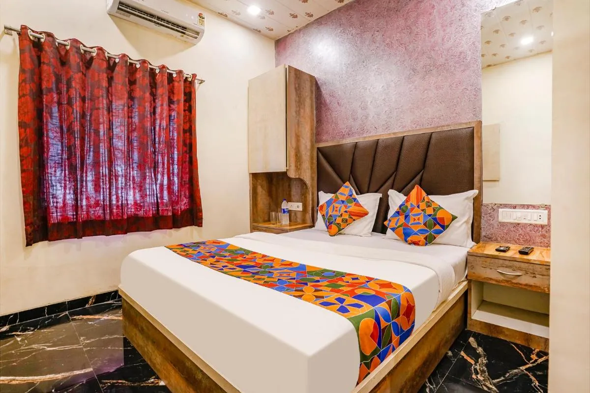 Image 3 of FabExpress The United – Nr Mumbai International Airport