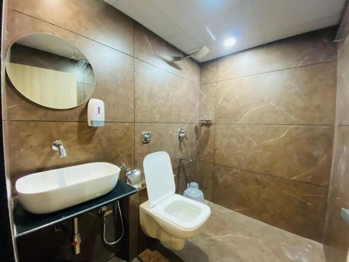 Image 1 of Glitz Hotels Riza – Nr NESCO Bombay Exhibition Centre Goregaon