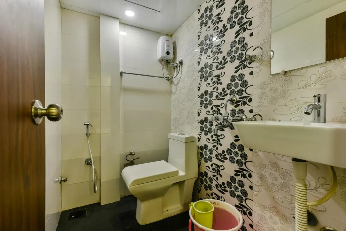 Image 3 of Hotel Guestinn Residency