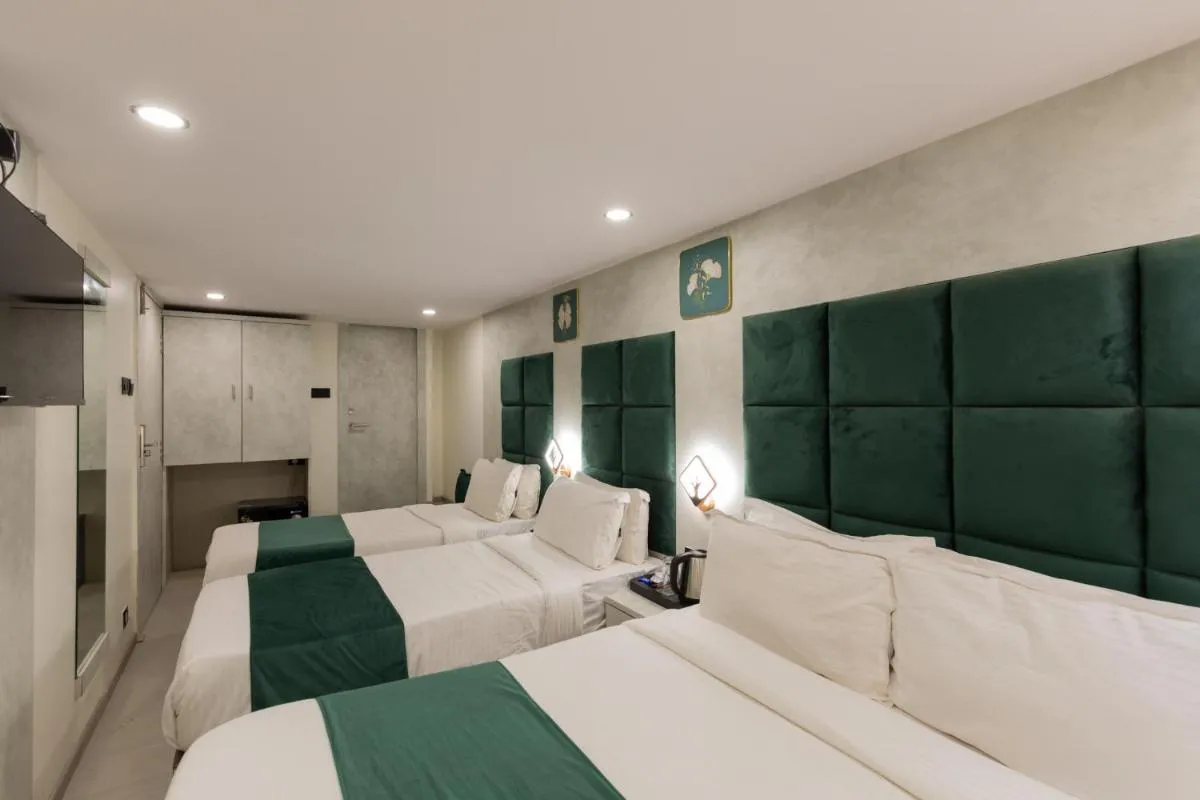 Image 2 of Hotel Larmont Luxury