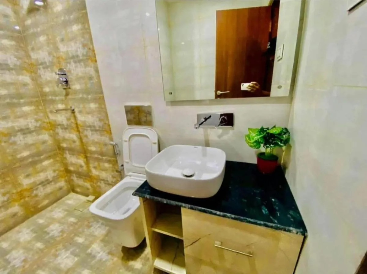 Image 1 of Hotel Lavish Park Masjid bandar West