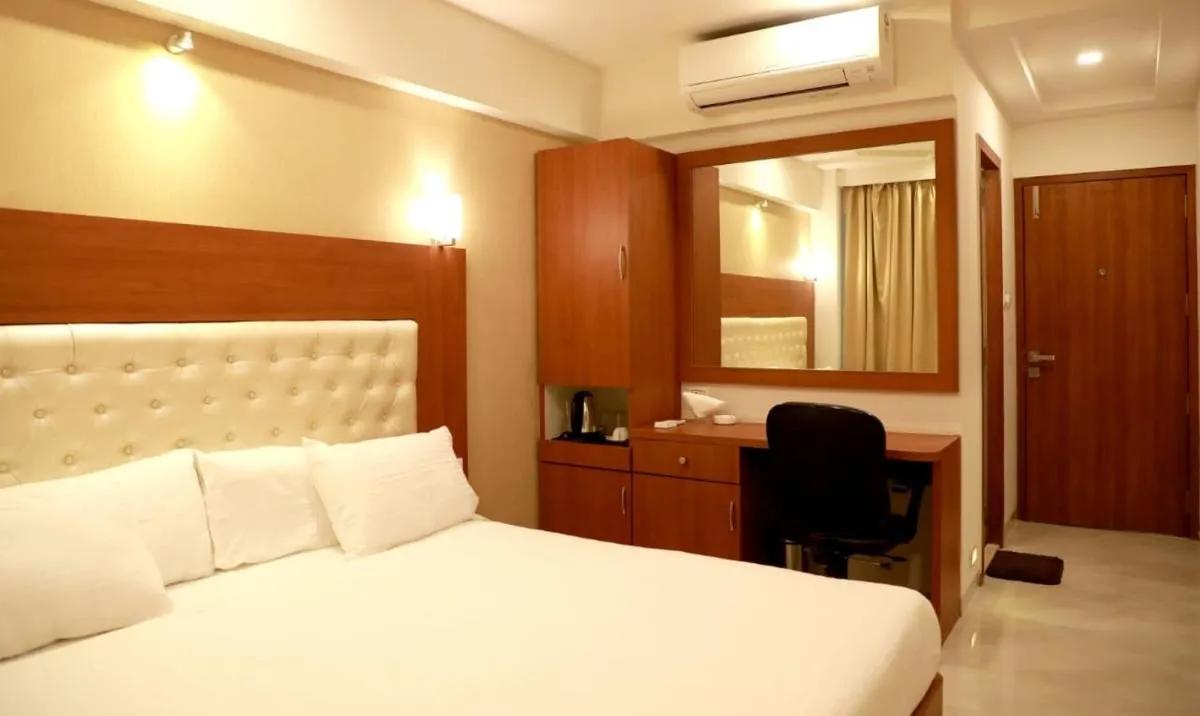 Image 3 of Hotel Lords, Fort