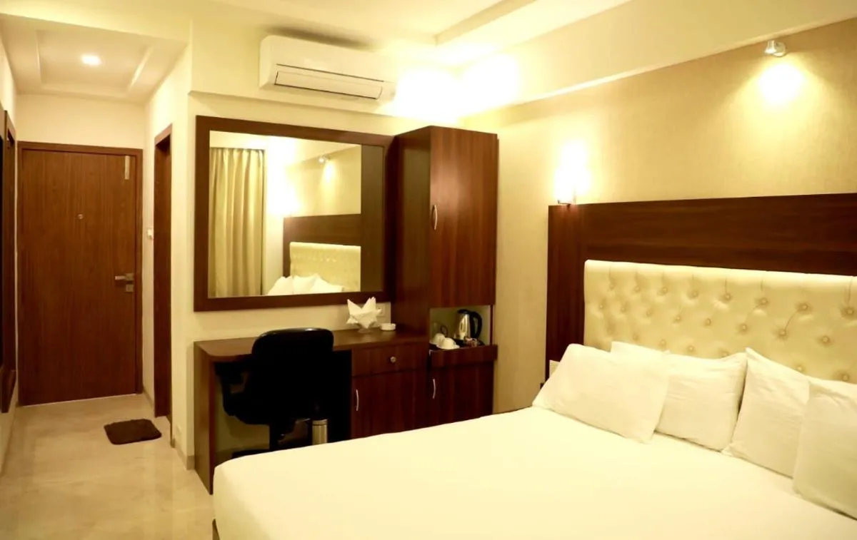 Image 2 of Hotel Lords, Fort