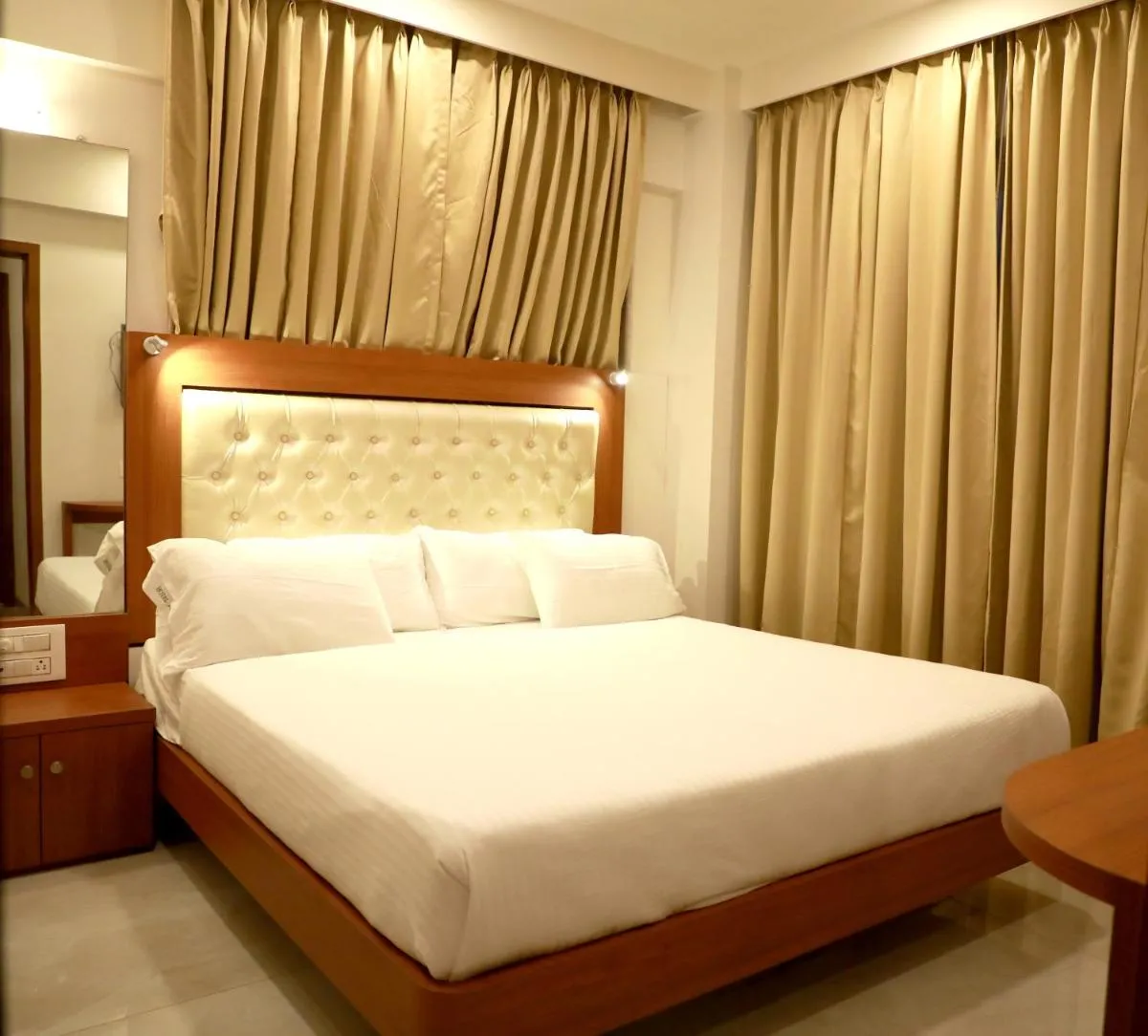 Image 1 of Hotel Lords, Fort