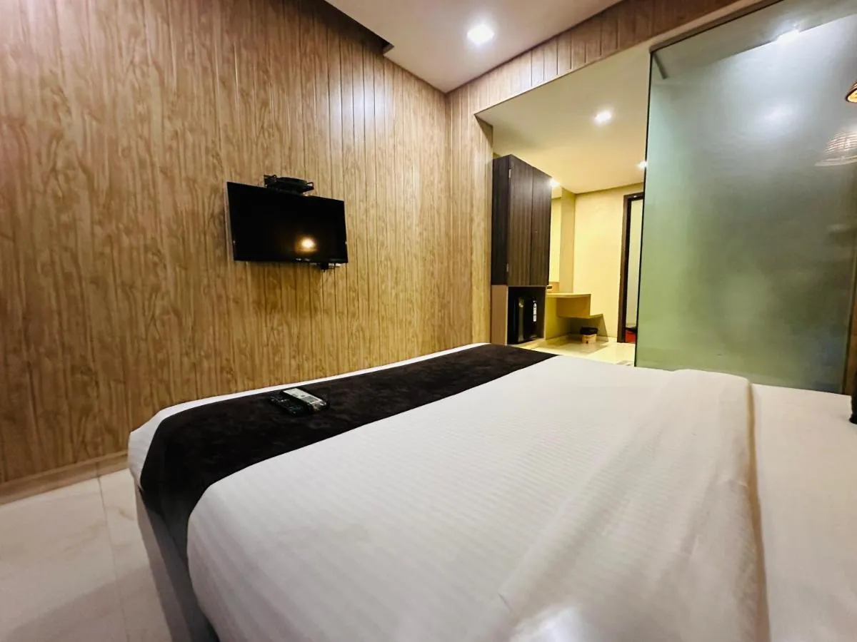 Image 1 of Hotel Merakee – Near Dahisar Mira Road Mumbai