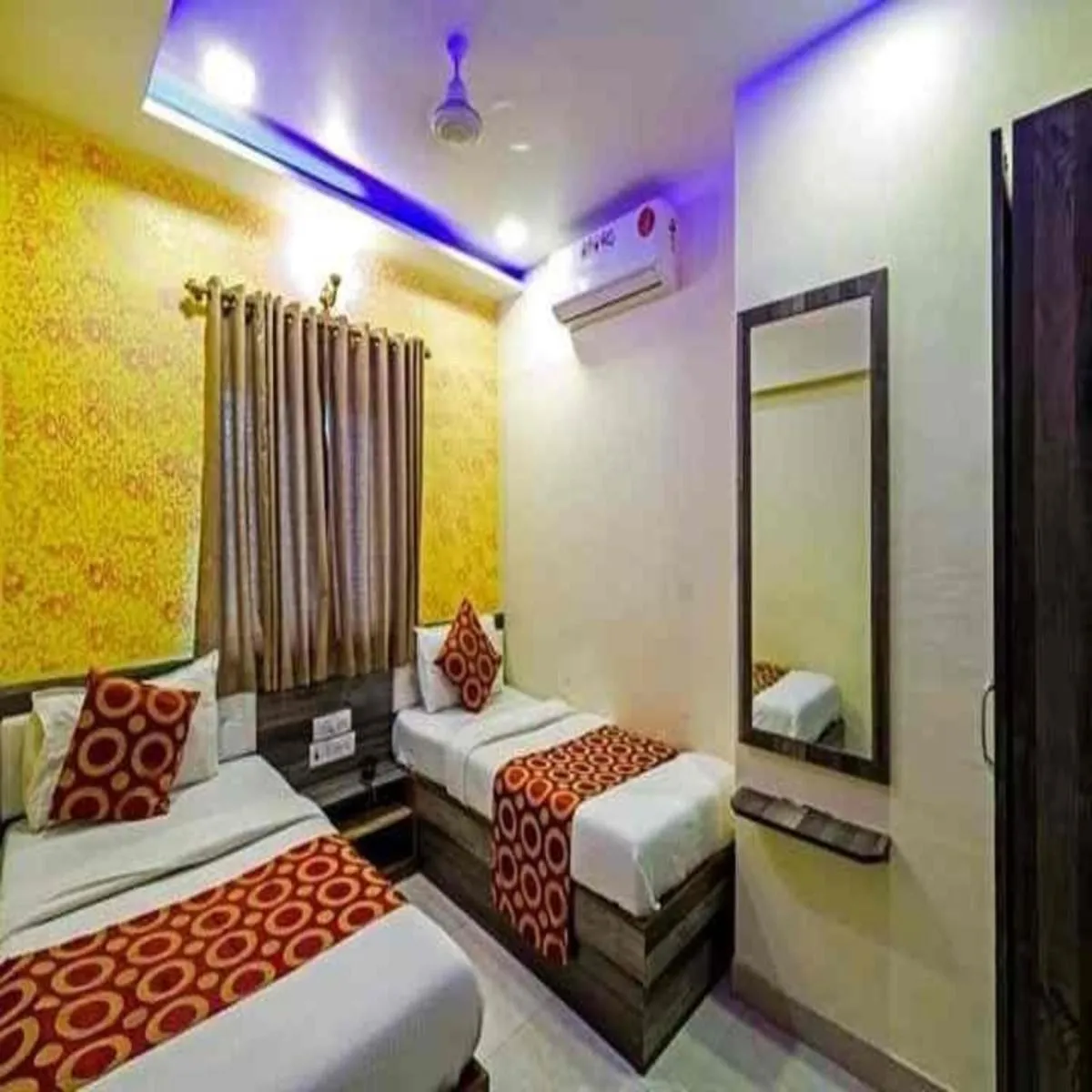 Image 1 of Hotel New Sarah Inn, Andheri West