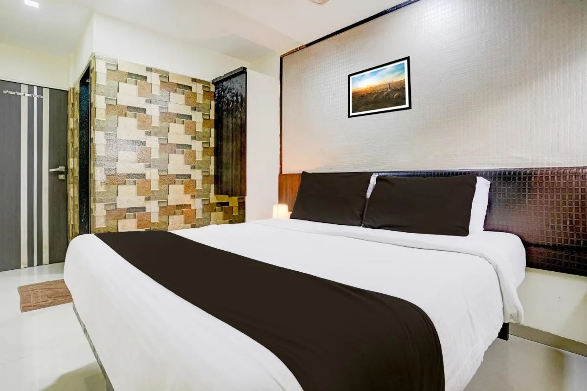 Image 3 of Hotel O Golden Sagar