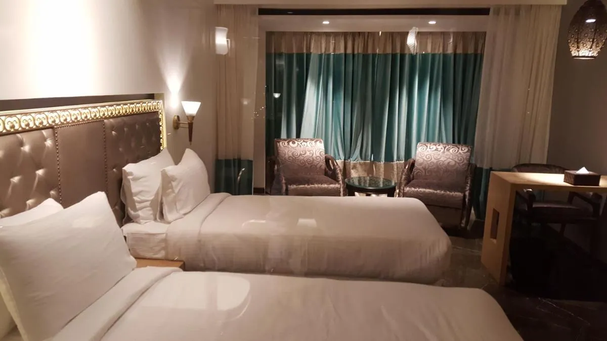 Image 1 of Hotel Peninsula Redpine