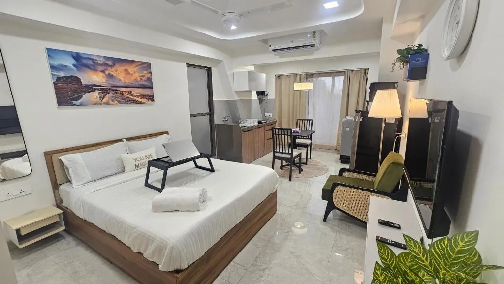 Image of Lite Stays – Khar West