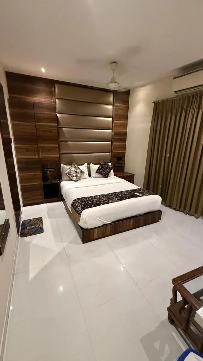 Image 3 of M e r i t o n HOTEL T-2