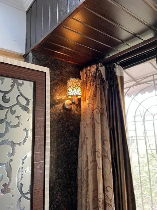 Image 3 of Modern 2bhk in main Lokhandwala WITH WI FI