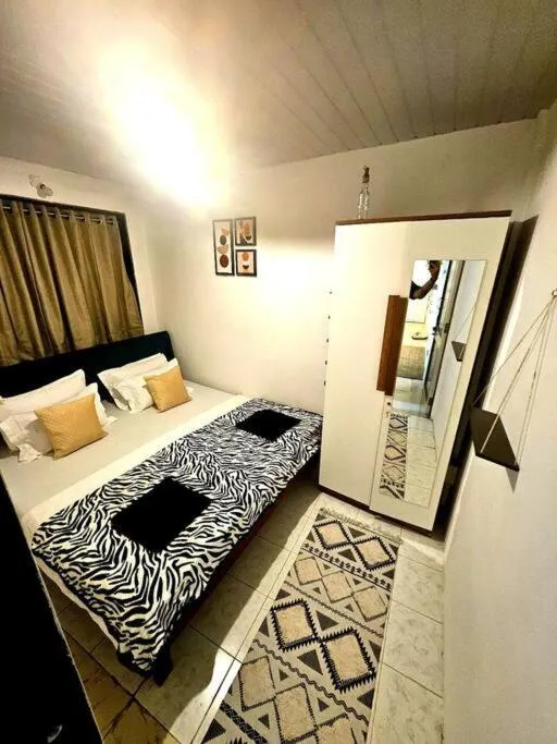 Image 2 of The Pali Nook, Cozy Bandra Escape